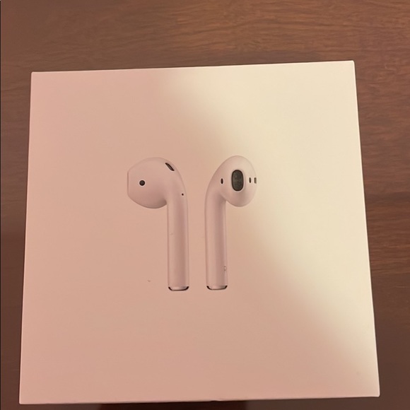 Second generation Apple AirPods - Picture 4 of 7